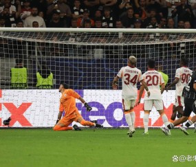 德甲4-0横扫夜！日本前锋28分钟轰第6球，门兴黑马崛起藏玄机